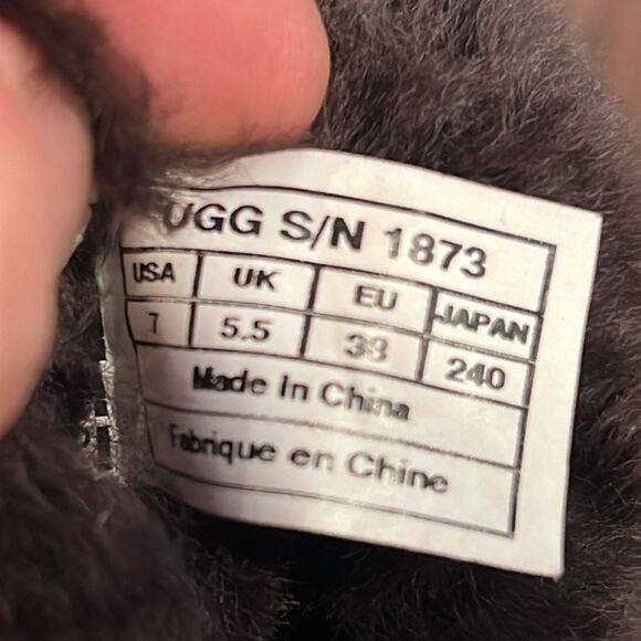 Uggs Bailey Button Triple Boot brown in GUC size 7 - Picture 7 of 9